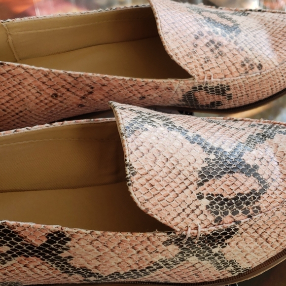 WOMENS FRANCIE LOAFER By CL LAUNDRY SNAKE BLUSH SHOES SIZE 10 - Picture 11 of 13